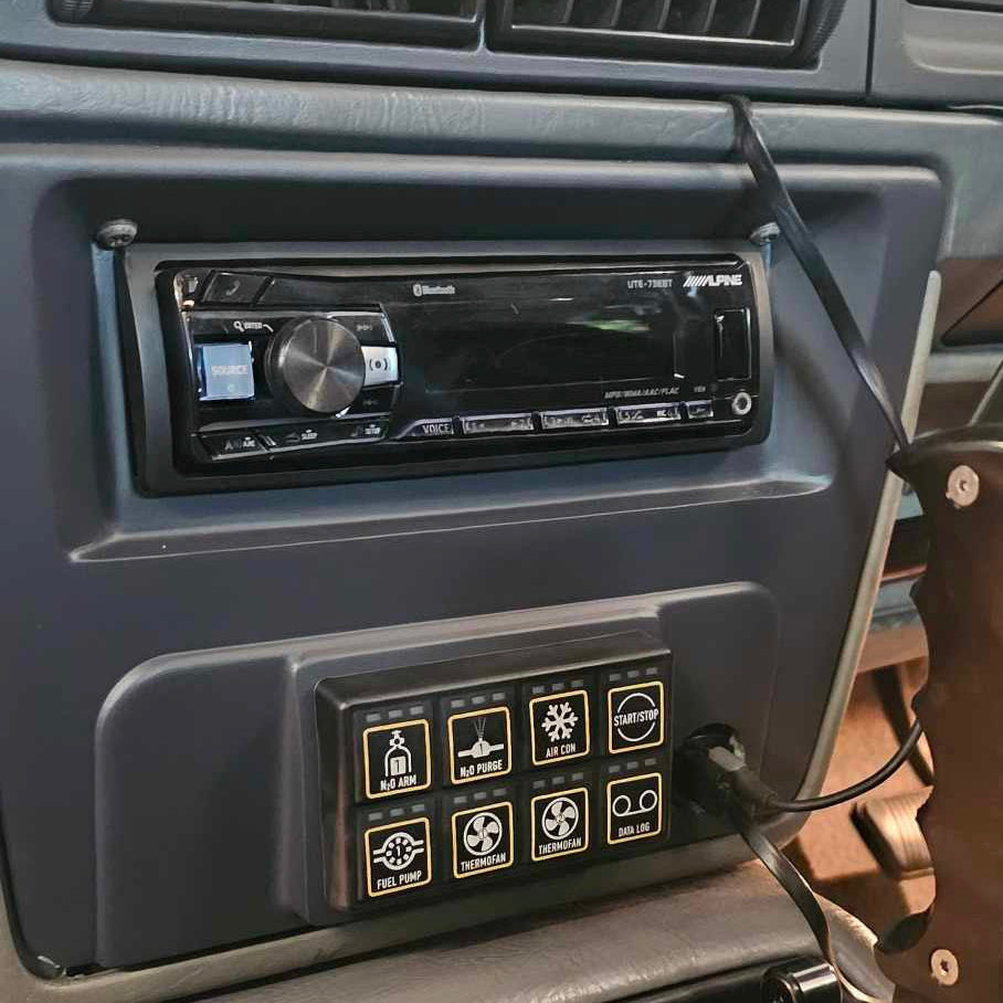 EA-ED Single DIN, 2x4 keypad provision (Haltech)